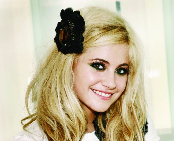 Britische Sängerin Pixie Lott, Universal / Andrea Raffin / D&G Showroom Milan, über dts Nachrichtenagentur