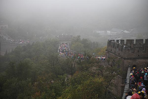 Chinesische Mauer mit Touristen, über dts Nachrichtenagentur