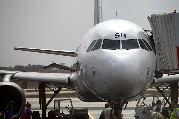 Flugzeug mit Passagieren auf dem Rollfeld, über dts Nachrichtenagentur