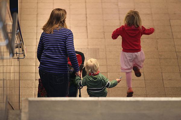 Mutter mit zwei Kindern (Archiv), über dts Nachrichtenagentur