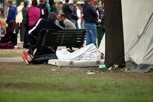 Flüchtlinge an einer Aufnahmestelle (Archiv), über dts Nachrichtenagentur