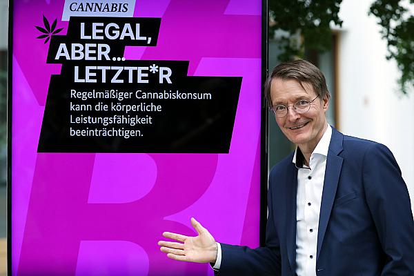 Karl Lauterbach bei der Vorstellung der Cannabis-Kampagne (Archiv), über dts Nachrichtenagentur