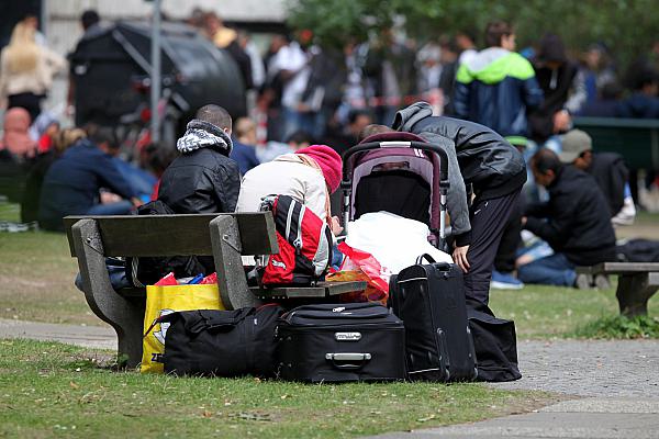 Flüchtlinge an einer Aufnahmestelle (Archiv), über dts Nachrichtenagentur