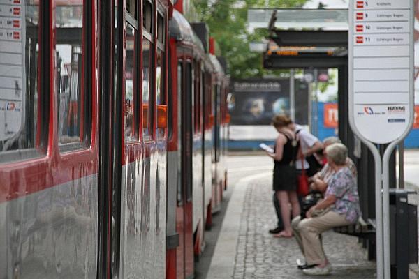 Straßenbahnhaltestelle (Archiv), via dts Nachrichtenagentur