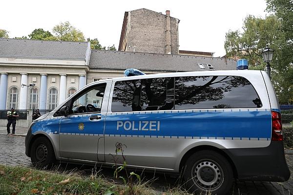 Polizei vor Synagoge (Archiv), via dts Nachrichtenagentur