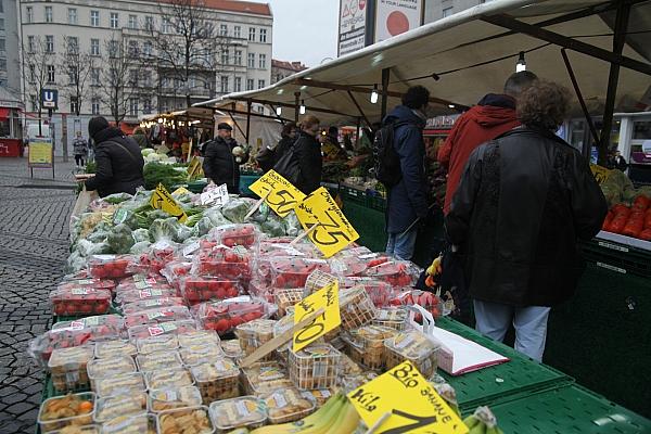 Obst und Gemüse auf einem Marktstand (Archiv), via dts Nachrichtenagentur