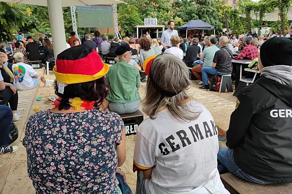 Public Viewing im Berliner Biergarten BRLO (Archiv), via dts Nachrichtenagentur