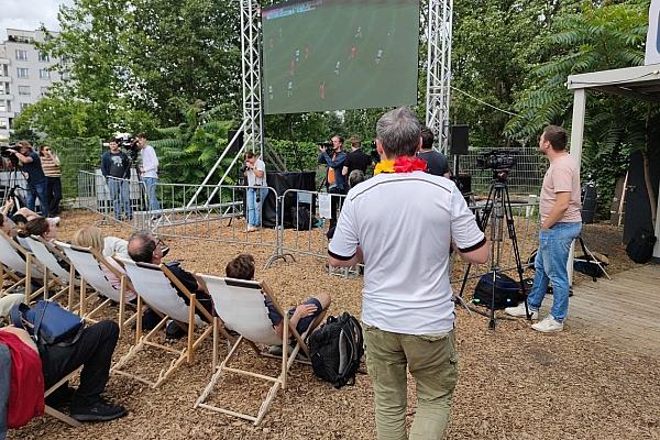 Public Viewing im Berliner Biergarten BRLO (Archiv), via dts Nachrichtenagentur