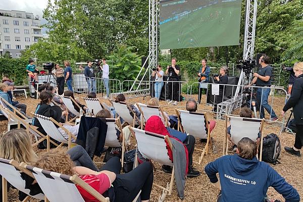 Public Viewing im Berliner Biergarten BRLO (Archiv), via dts Nachrichtenagentur