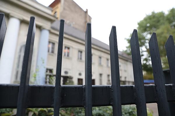 Sicherheitszaun vor Synagoge (Archiv), via dts Nachrichtenagentur