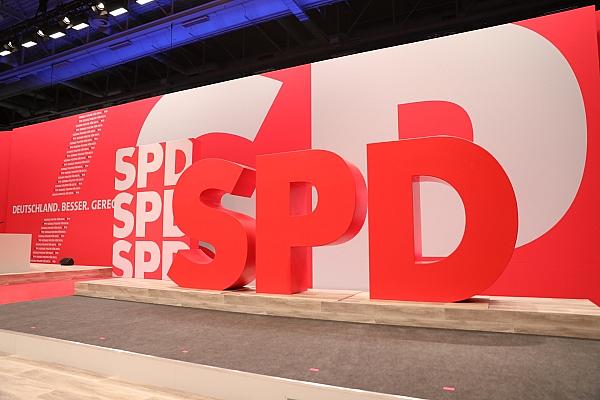 SPD-Logo auf Parteitag (Archiv), via dts Nachrichtenagentur