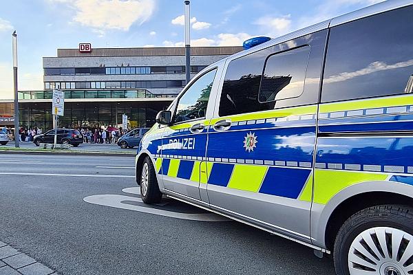 Polizei vor Essener Hauptbahnhof am 28.06.2024, via dts Nachrichtenagentur