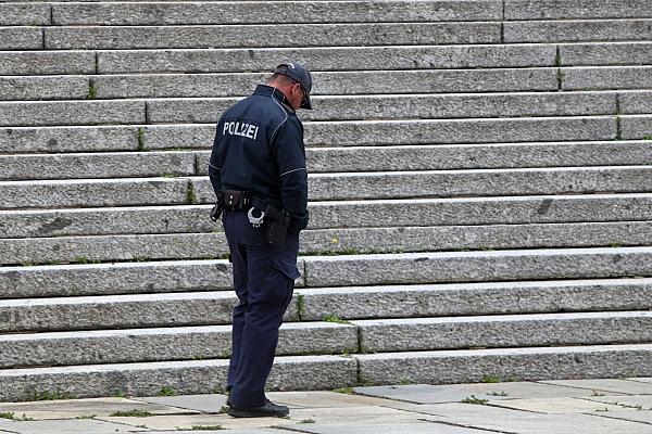 Polizei vor dem Bundestag (Archiv), via dts Nachrichtenagentur