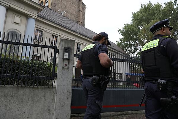 Polizei vor Synagoge (Archiv), via dts Nachrichtenagentur