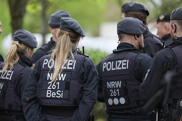 Polizisten (Symbolfoto), via dts Nachrichtenagentur