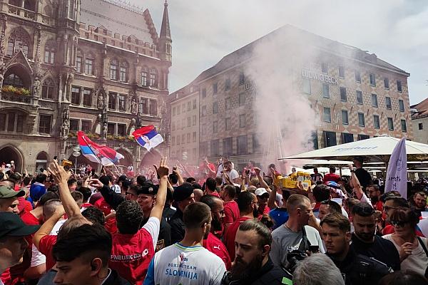 Fans vor dem Spiel Slowenien - Serbien (Archiv), via dts Nachrichtenagentur