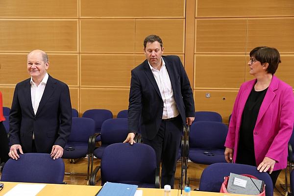 Olaf Scholz, Lars Klingbeil, Saskia Esken (Archiv), via dts Nachrichtenagentur